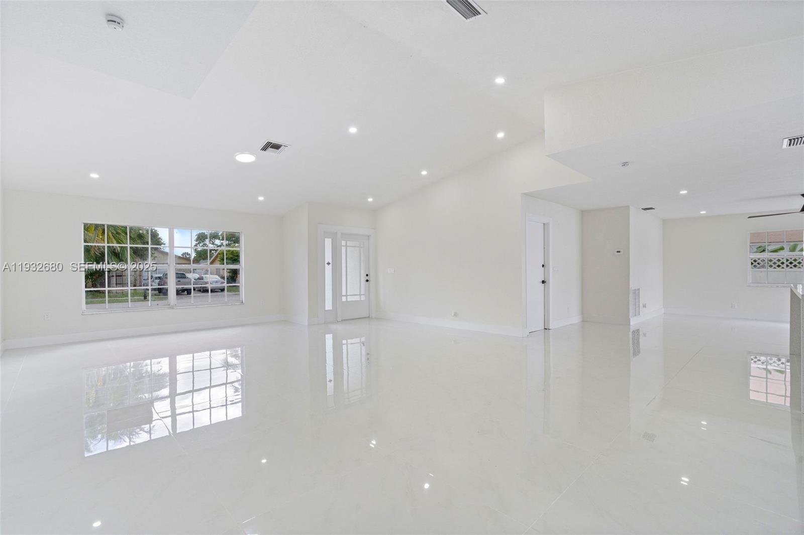 BOULEVARD WEST - Residential