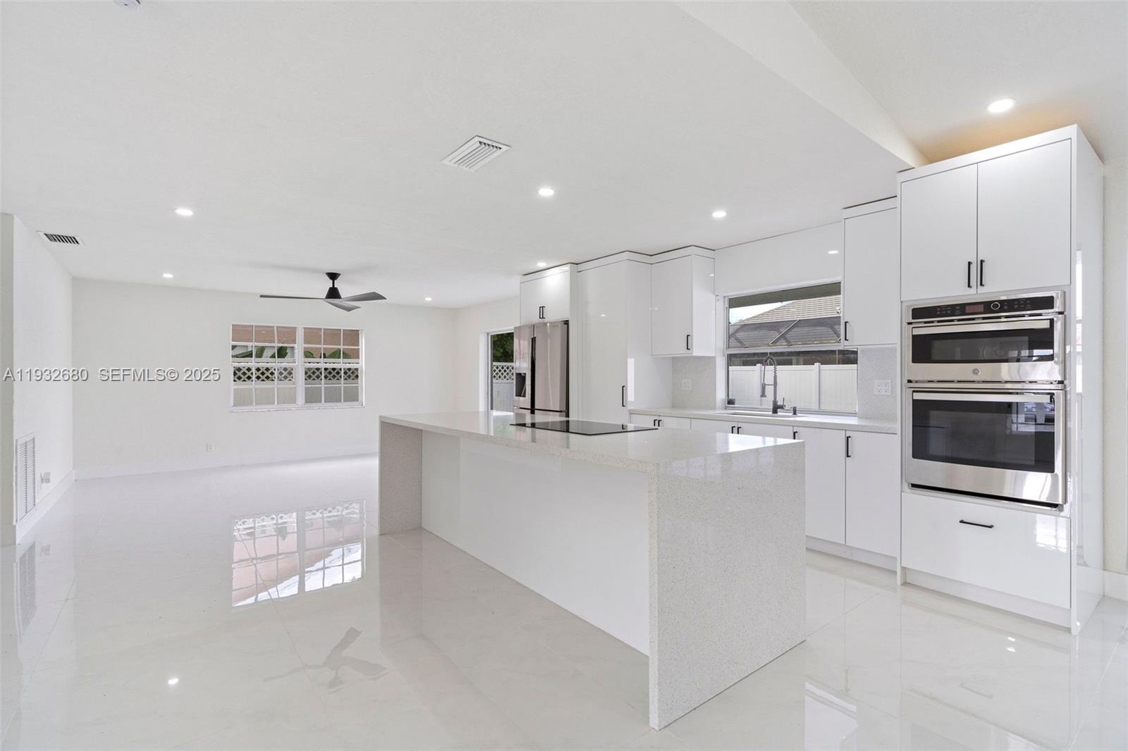 BOULEVARD WEST - Residential