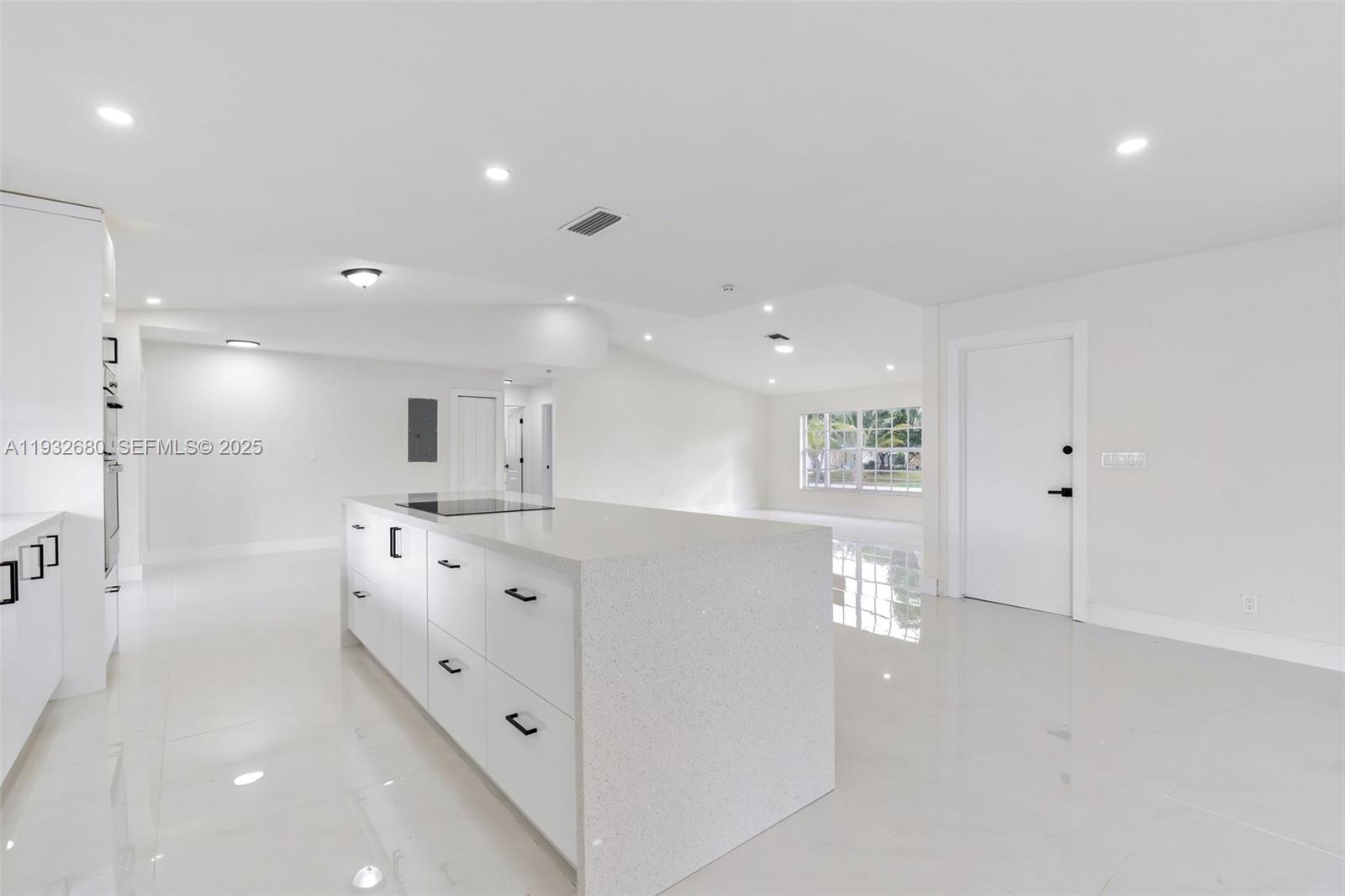 BOULEVARD WEST - Residential