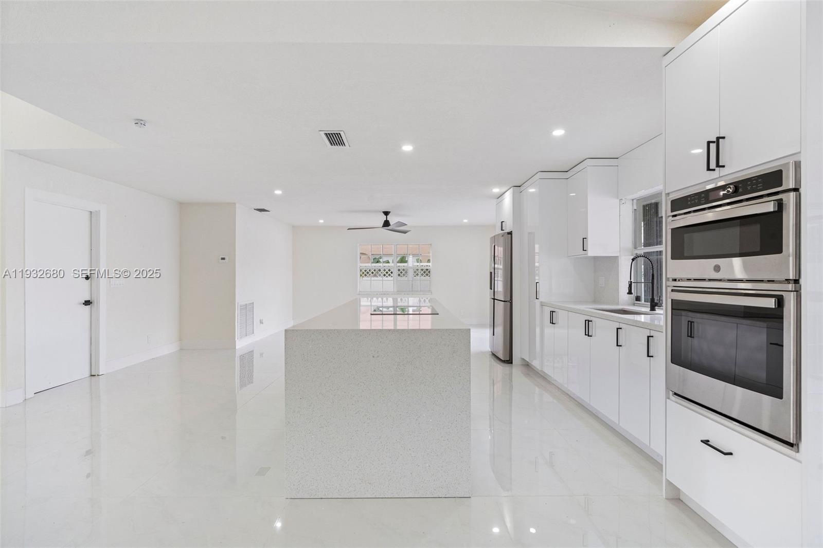 BOULEVARD WEST - Residential