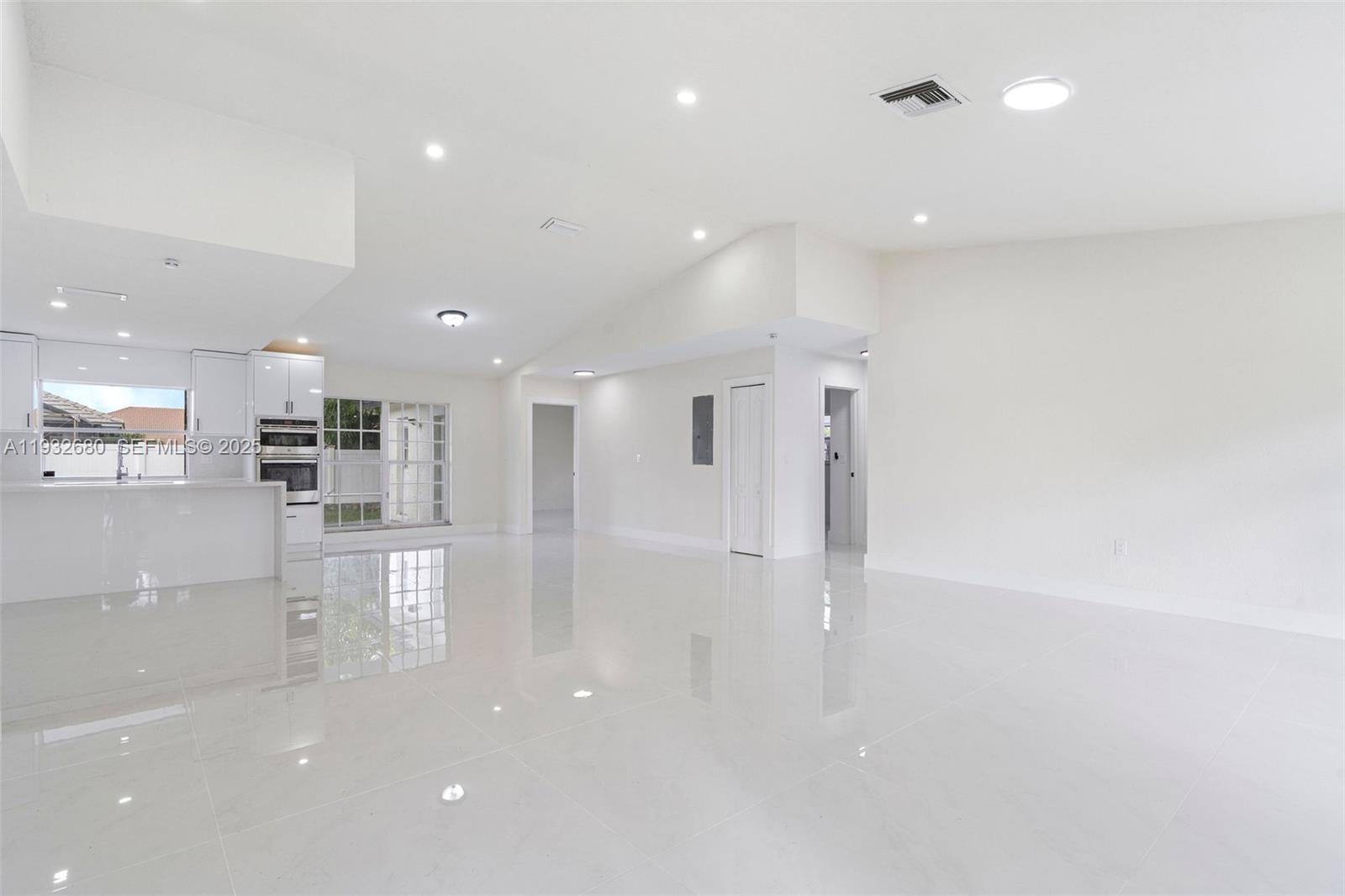 BOULEVARD WEST - Residential