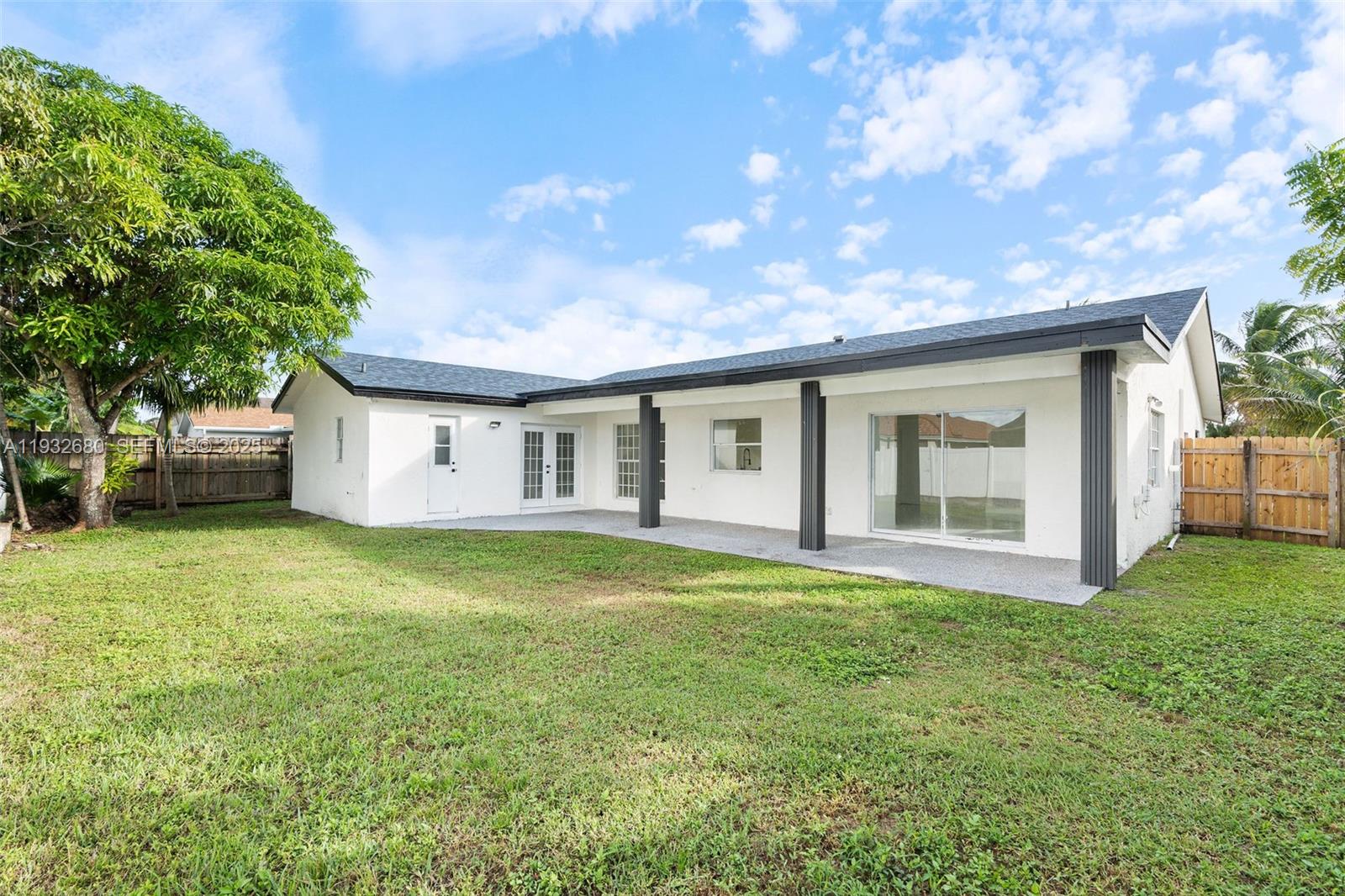 BOULEVARD WEST - Residential