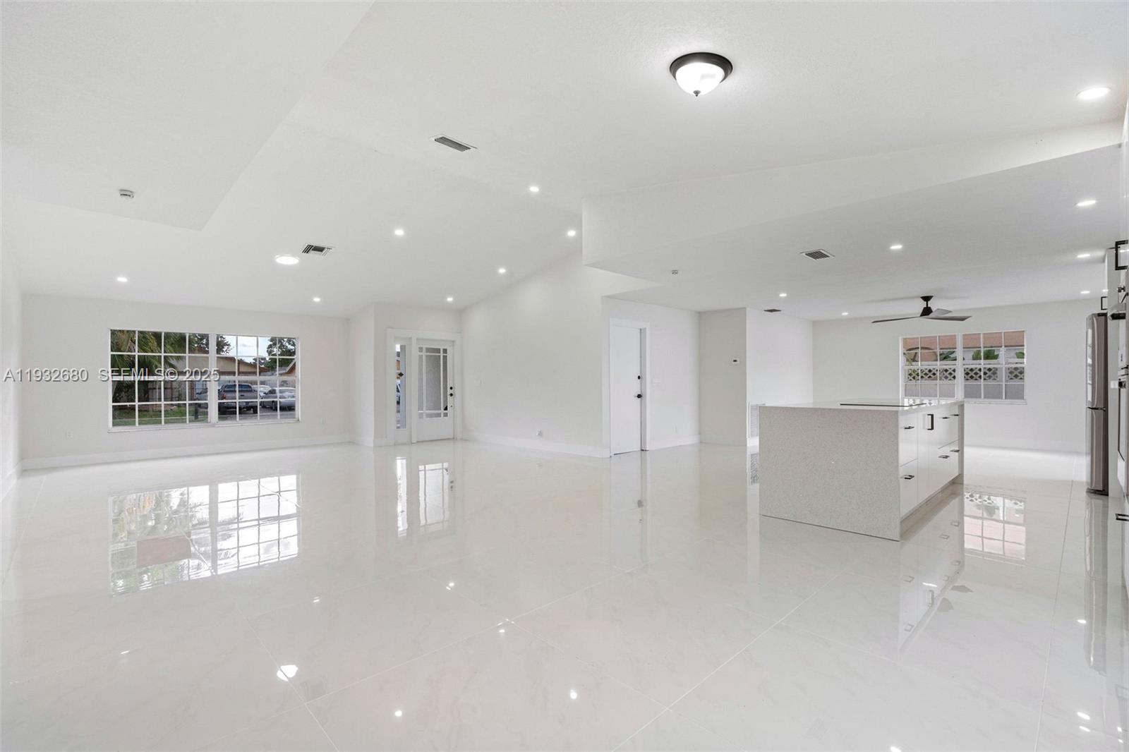 BOULEVARD WEST - Residential