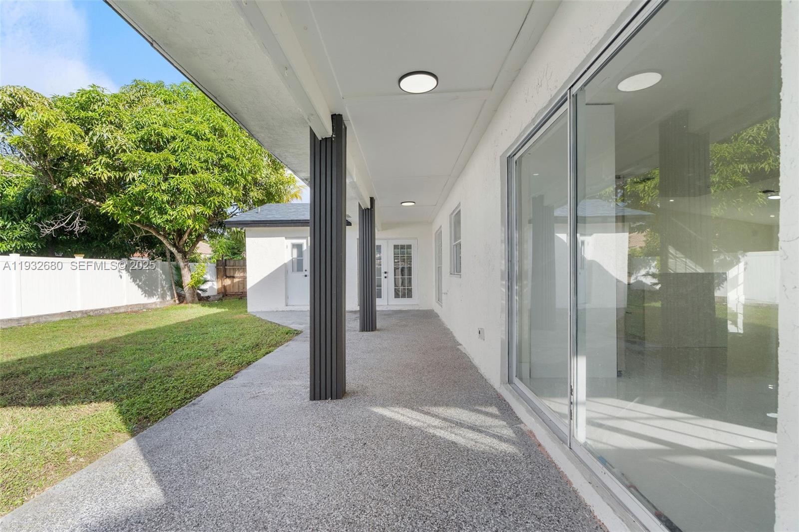 BOULEVARD WEST - Residential