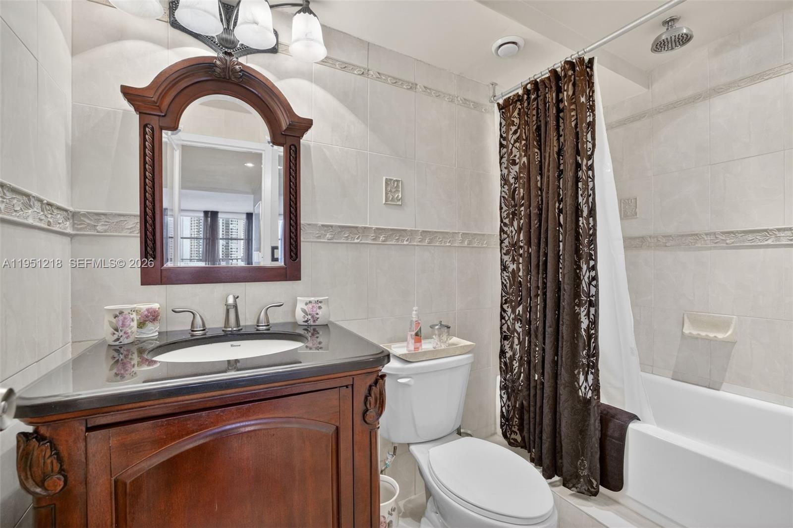 1000 Parkview Dr 806