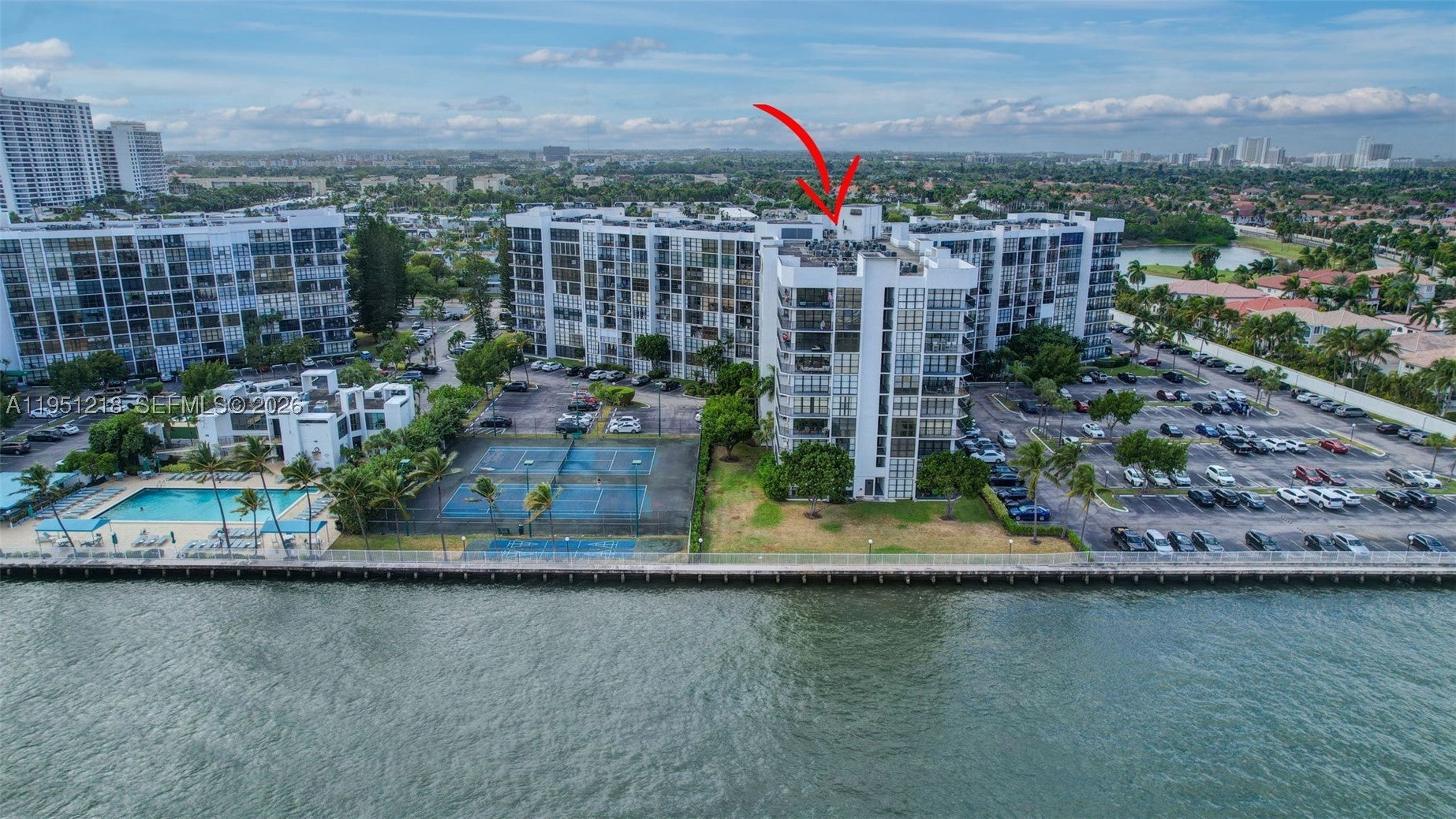 1000 Parkview Dr 806