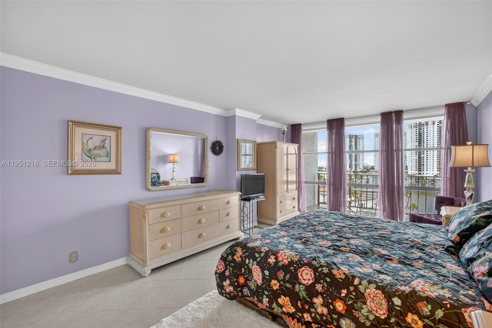 1000 Parkview Dr 806