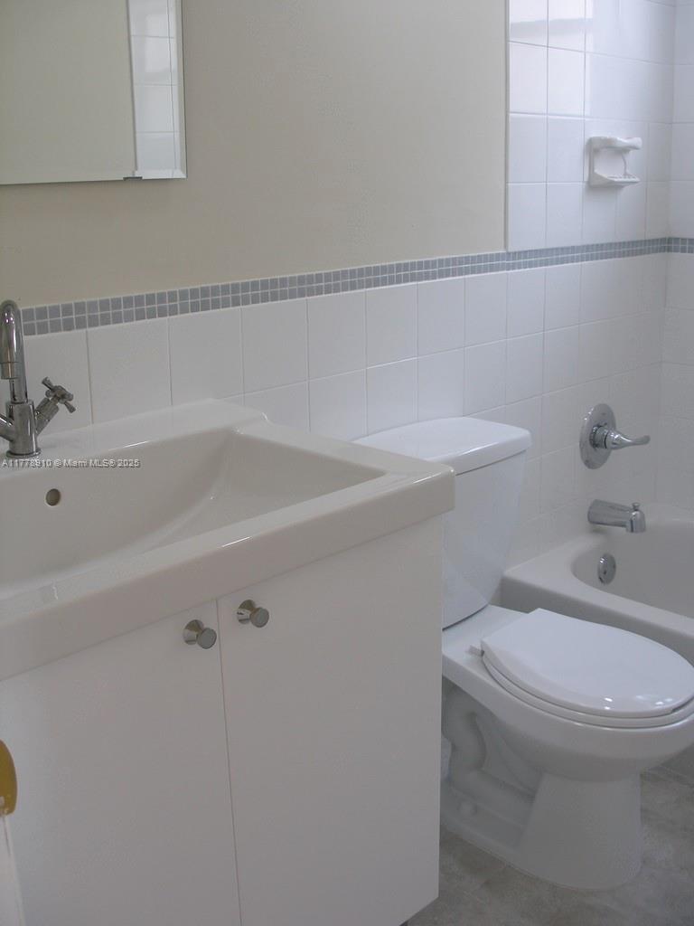 MICHIGAN TOWERS CONDO - Residential