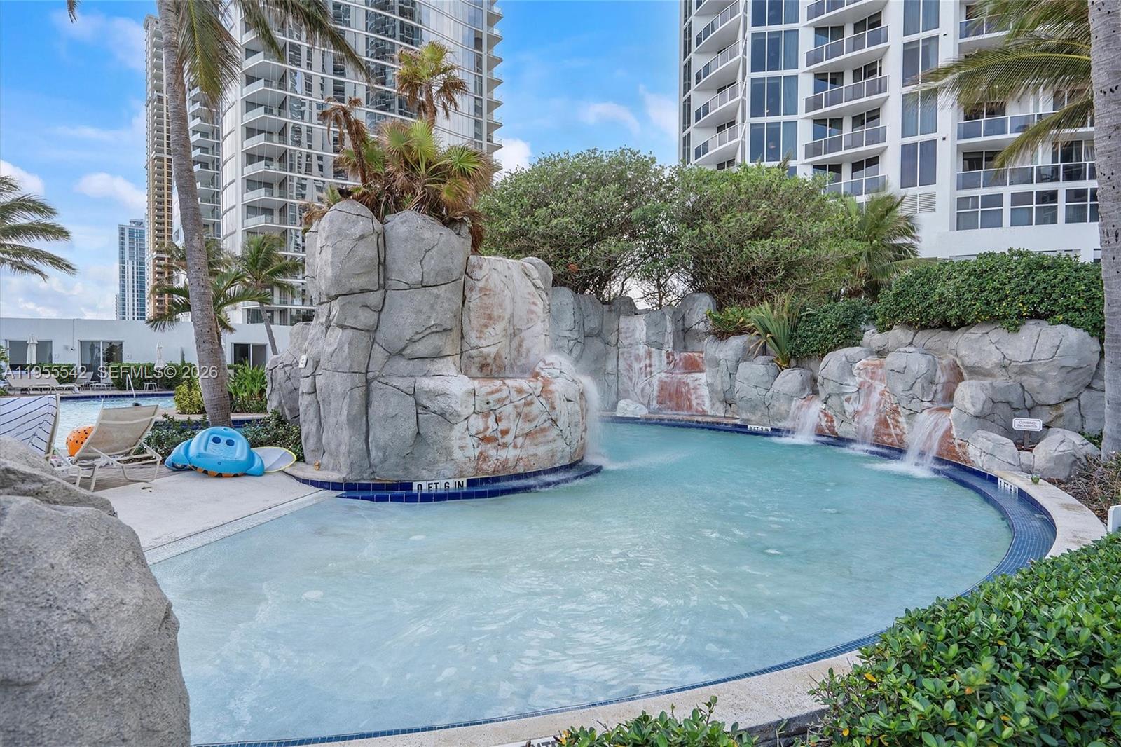 TRUMP INTERNATIONAL SONES - Residential