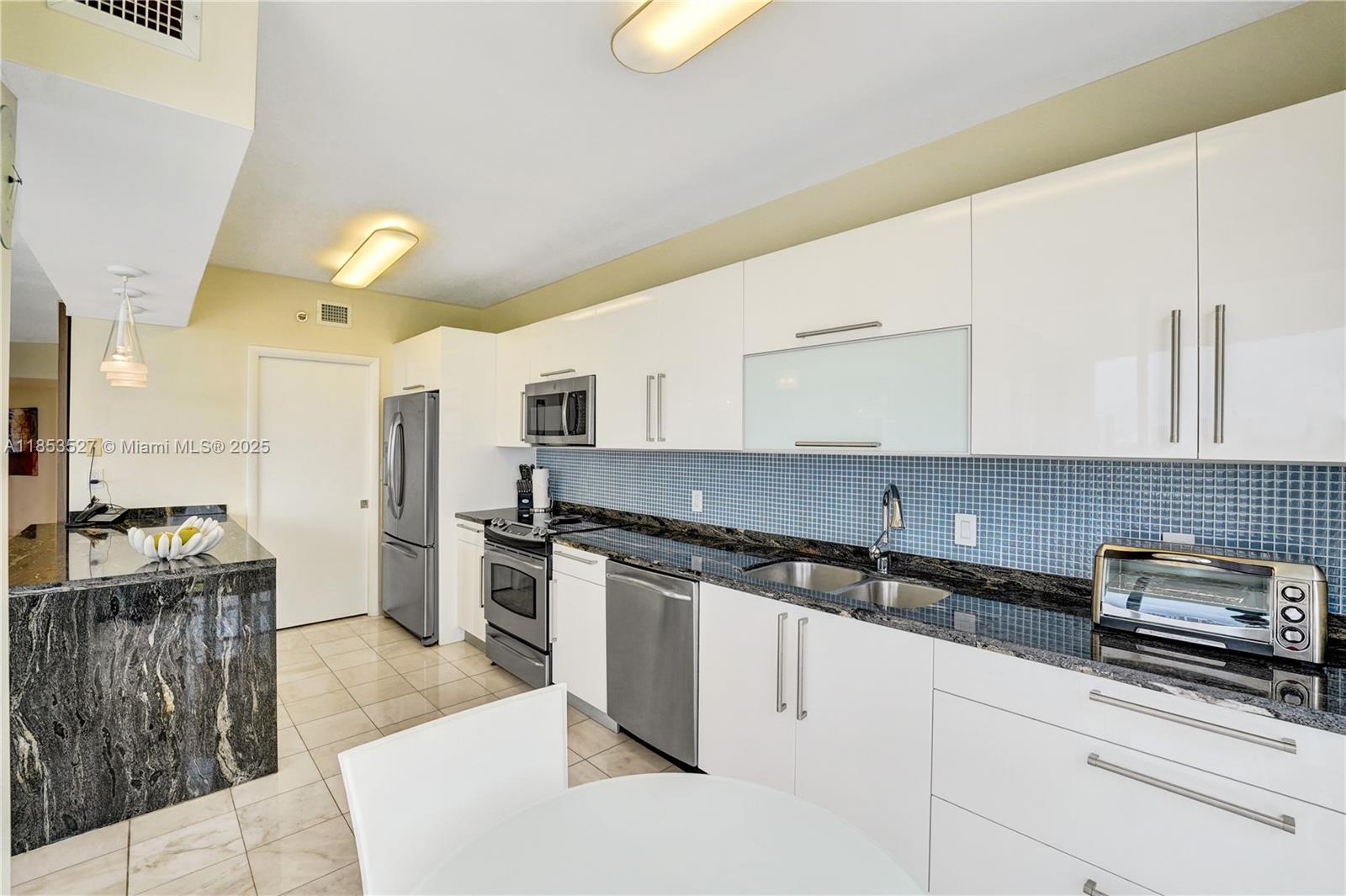 HAMPTONS WEST - Residential Lease