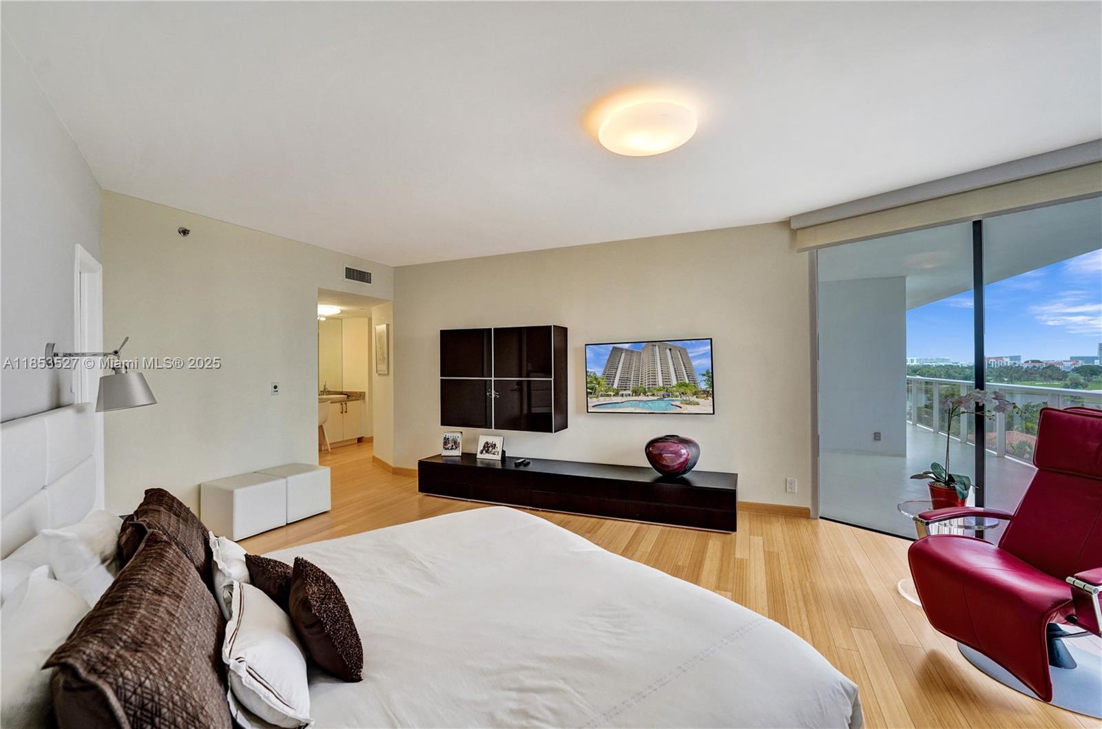 HAMPTONS WEST - Residential Lease