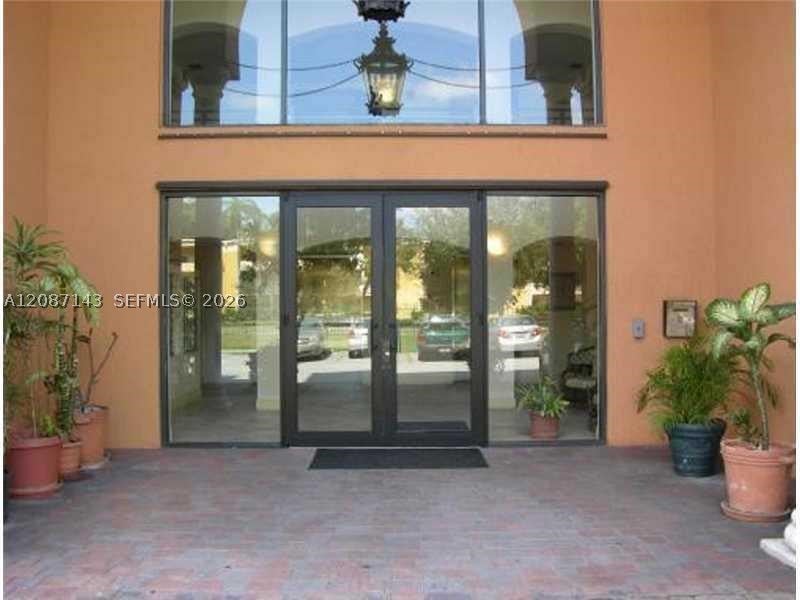 9340 Fontainebleau Blvd W212