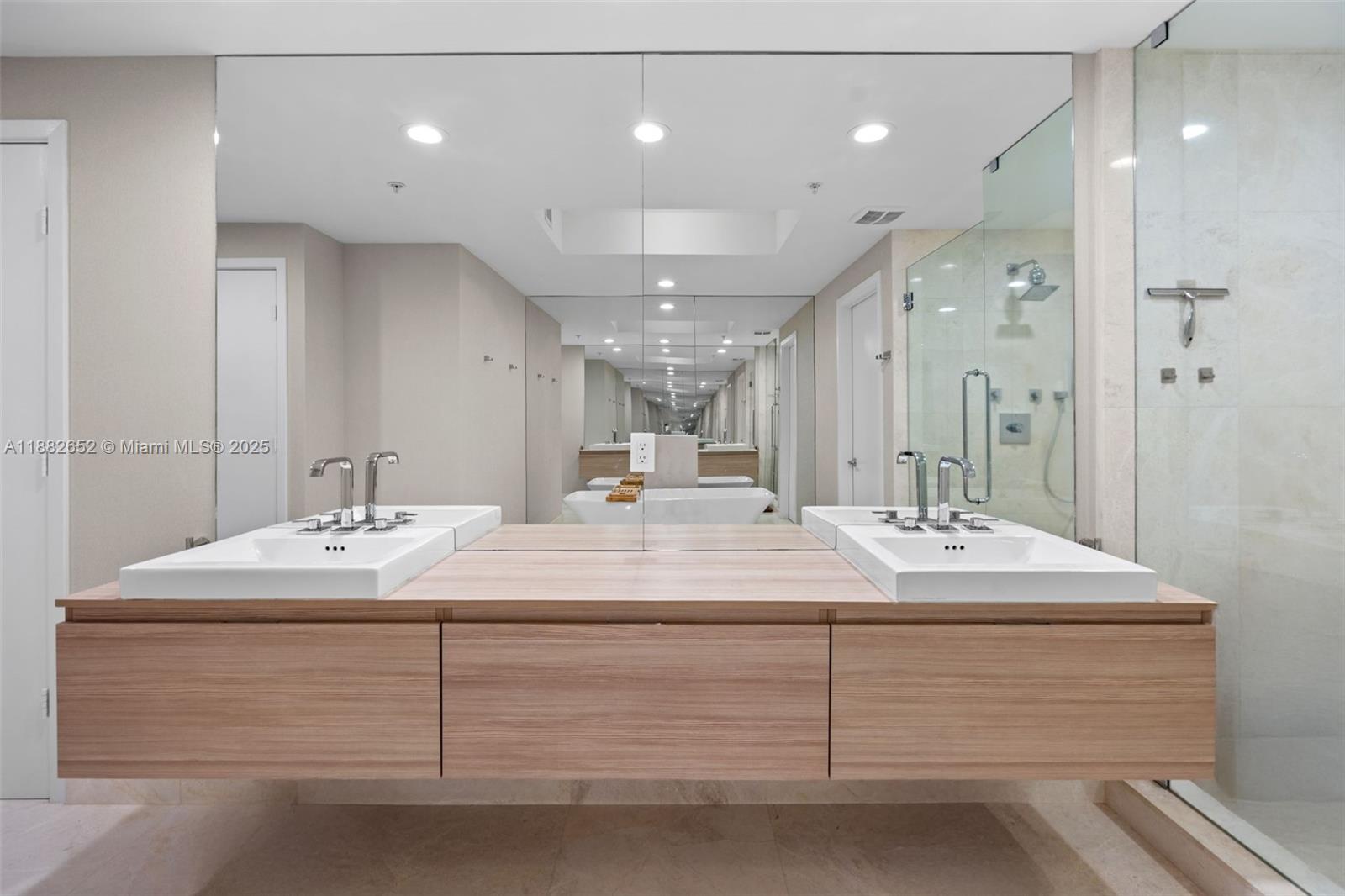 MARINA PALMS RESIDENCES N - Residential