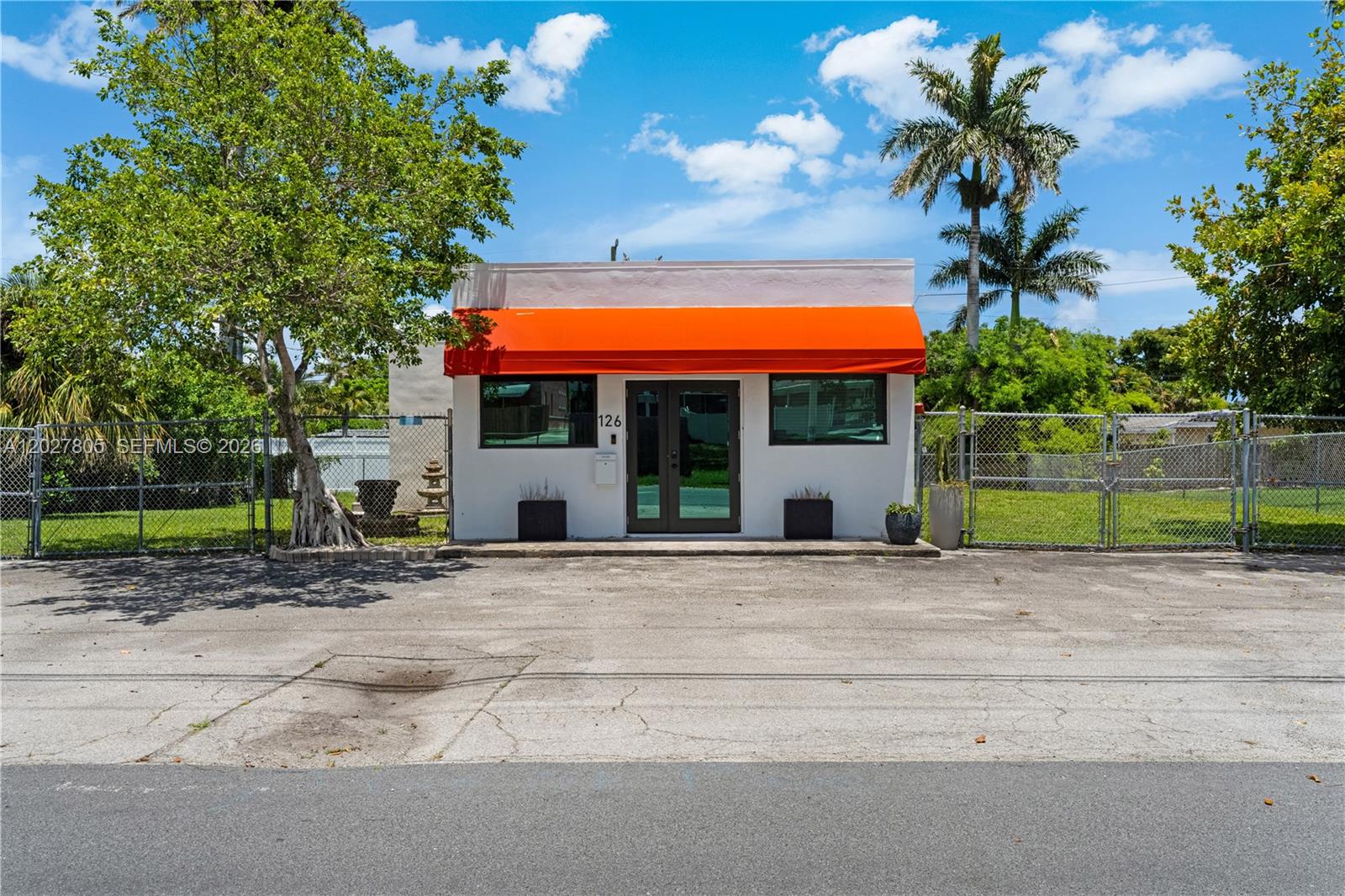 126 NE 1st Ave