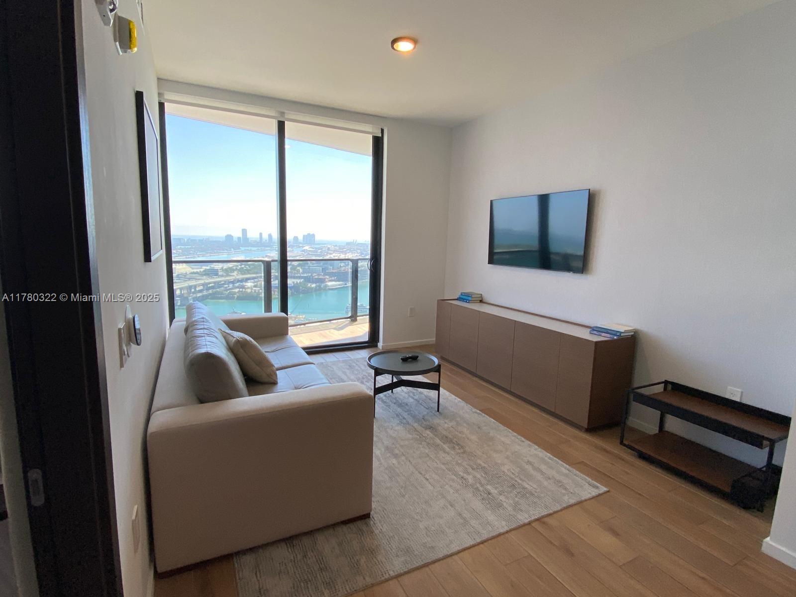 398 Ne 5th St 2910, Miami, Broward County, Florida - 1 Bedrooms  
1 Bathrooms - 
