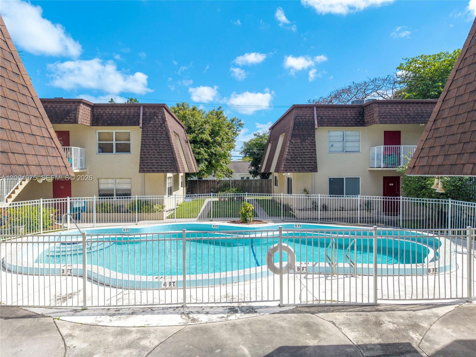 4524 SW 54th St 501-W