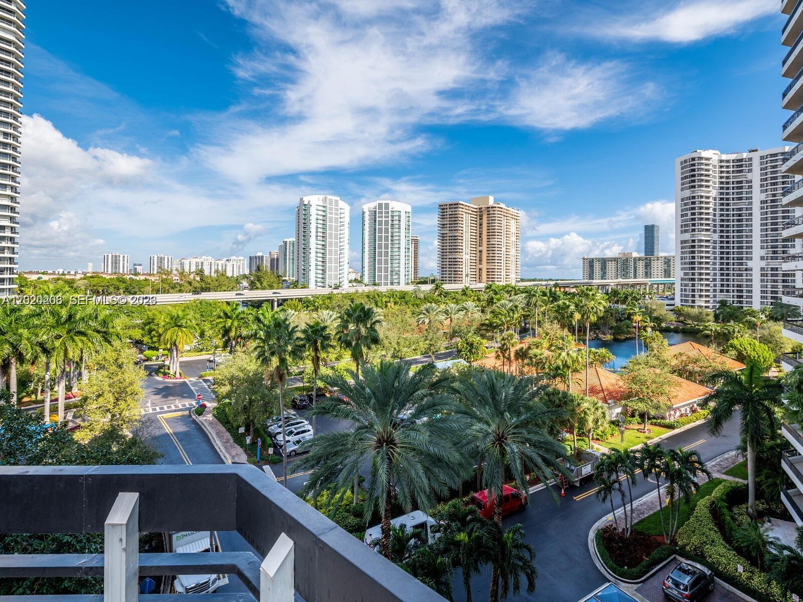 3600 Mystic Pointe Dr 808