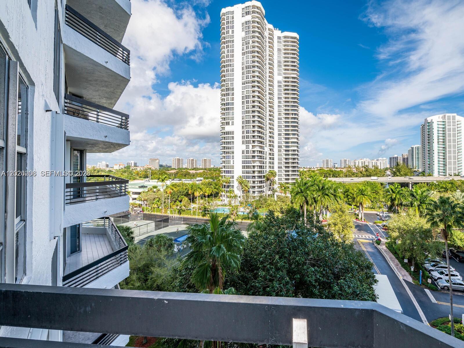 3600 Mystic Pointe Dr 808