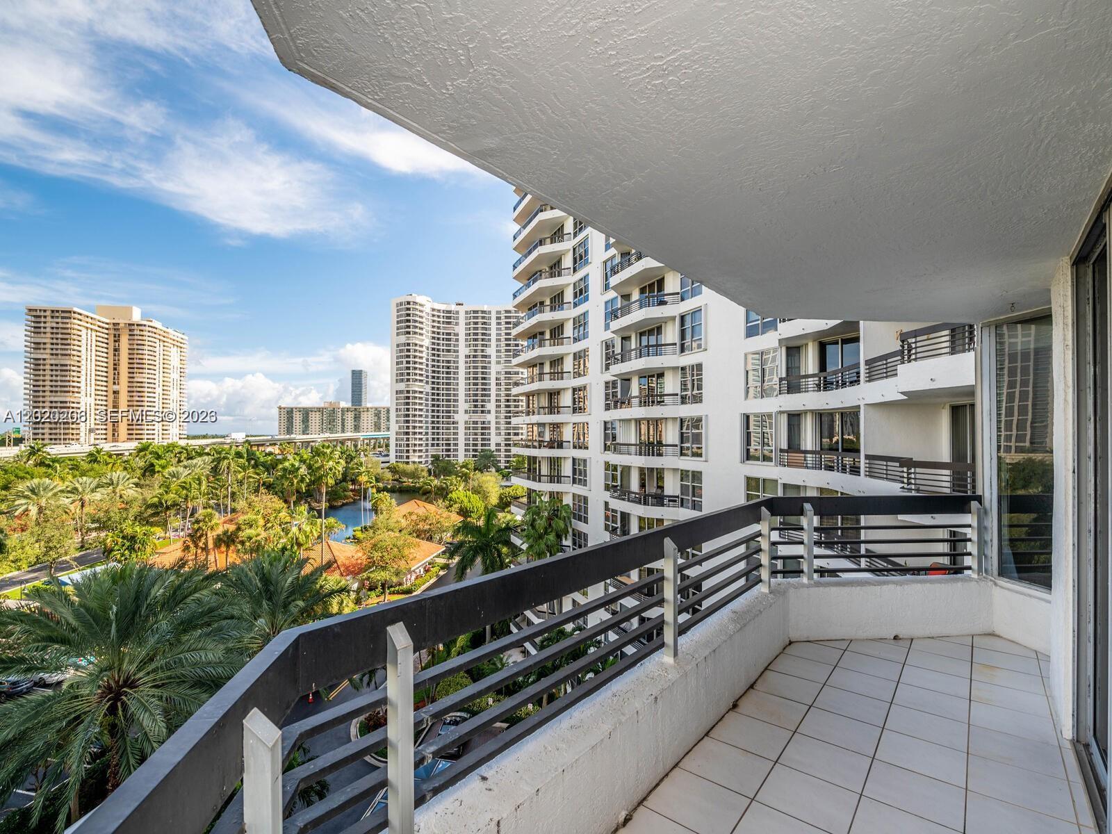 3600 Mystic Pointe Dr 808