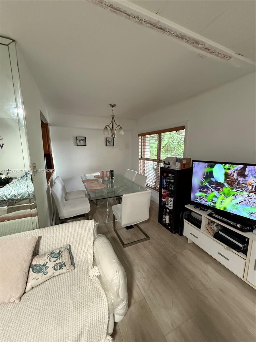 UNIVERSITY LAKES - Residential