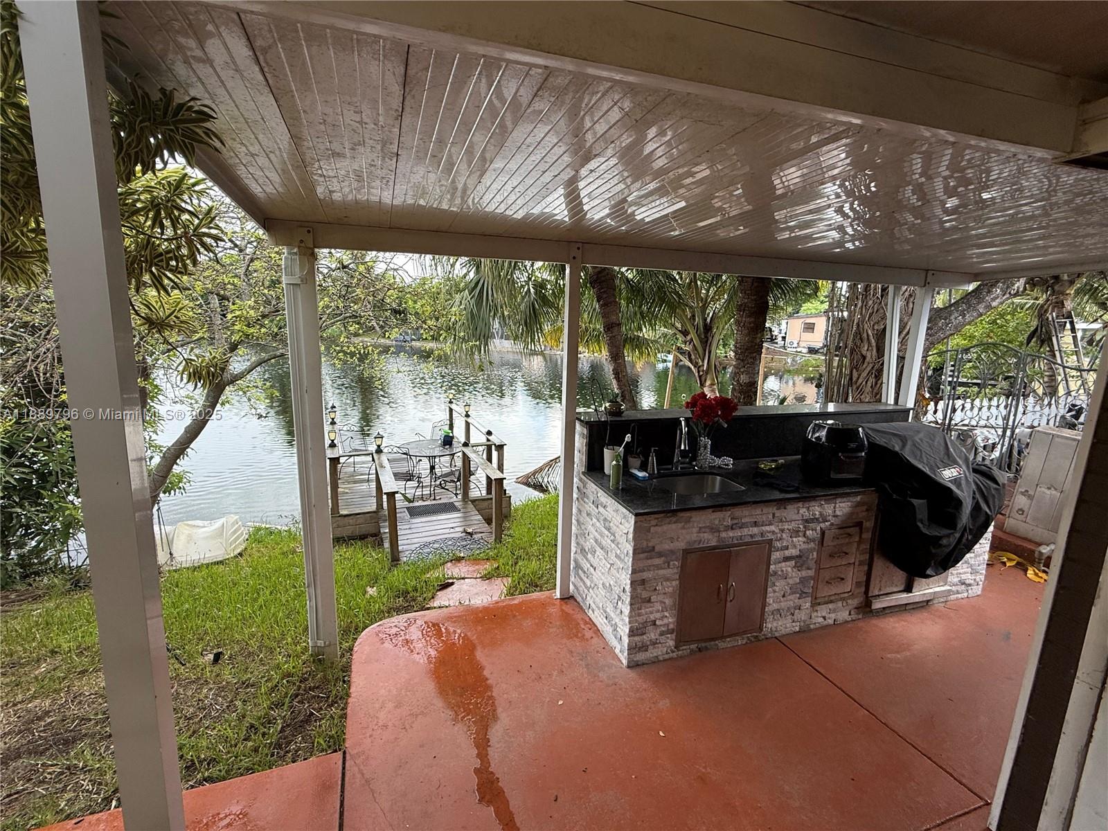 UNIVERSITY LAKES - Residential