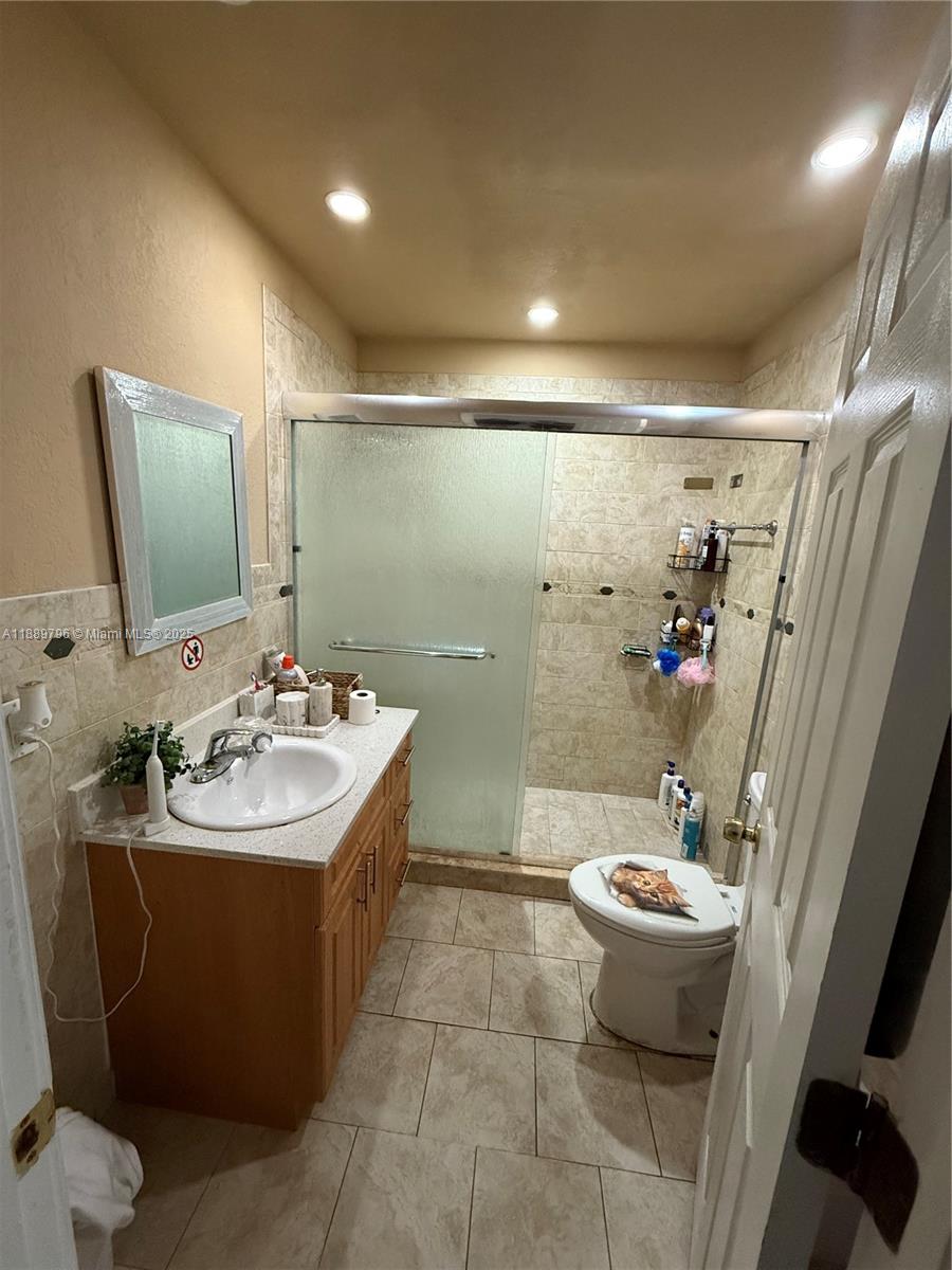 UNIVERSITY LAKES - Residential