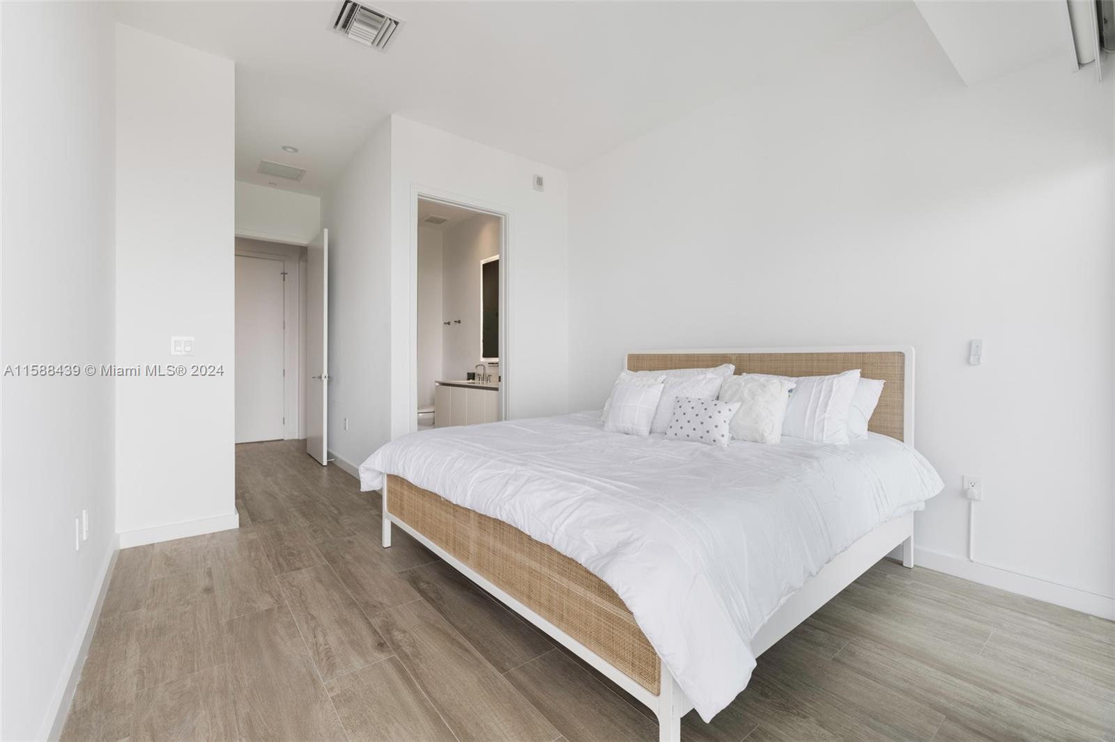 CLUB RESIDENCES AT PARK GR - Residential