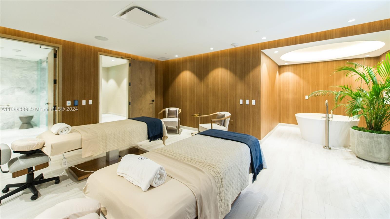 CLUB RESIDENCES AT PARK GR - Residential