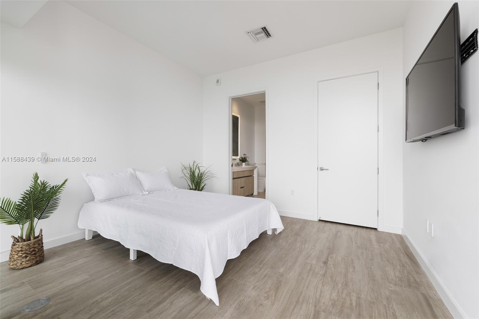 CLUB RESIDENCES AT PARK GR - Residential