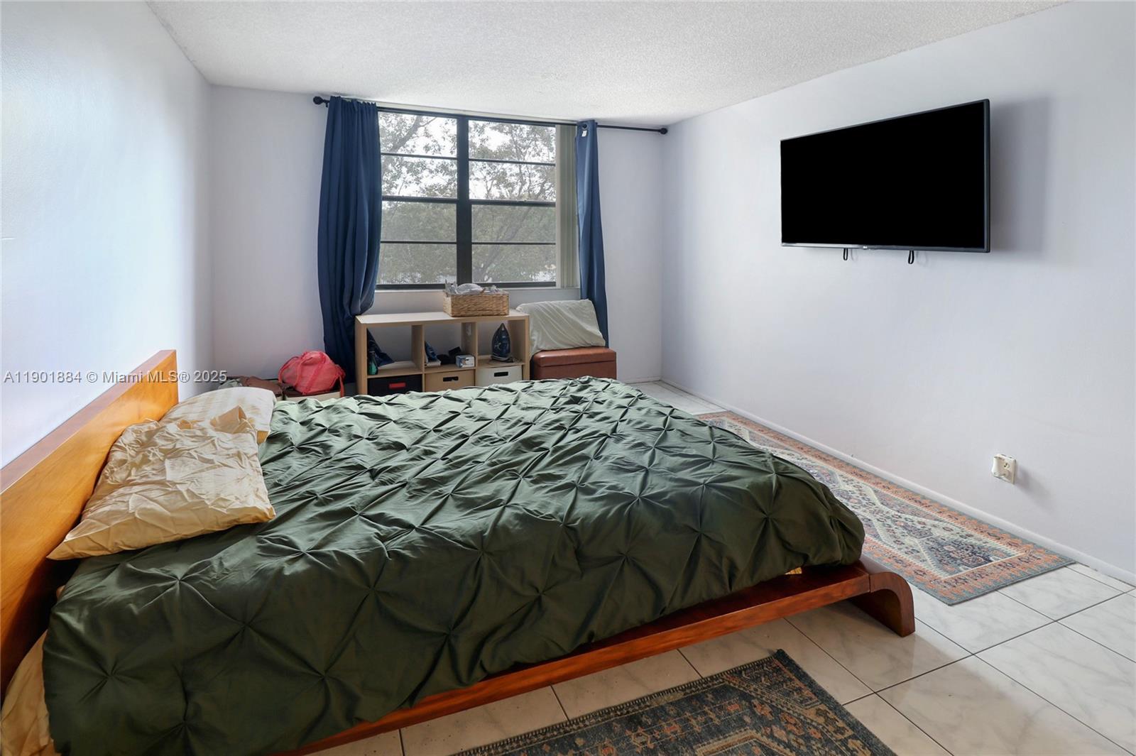 GATE THREE CONDO - Residential