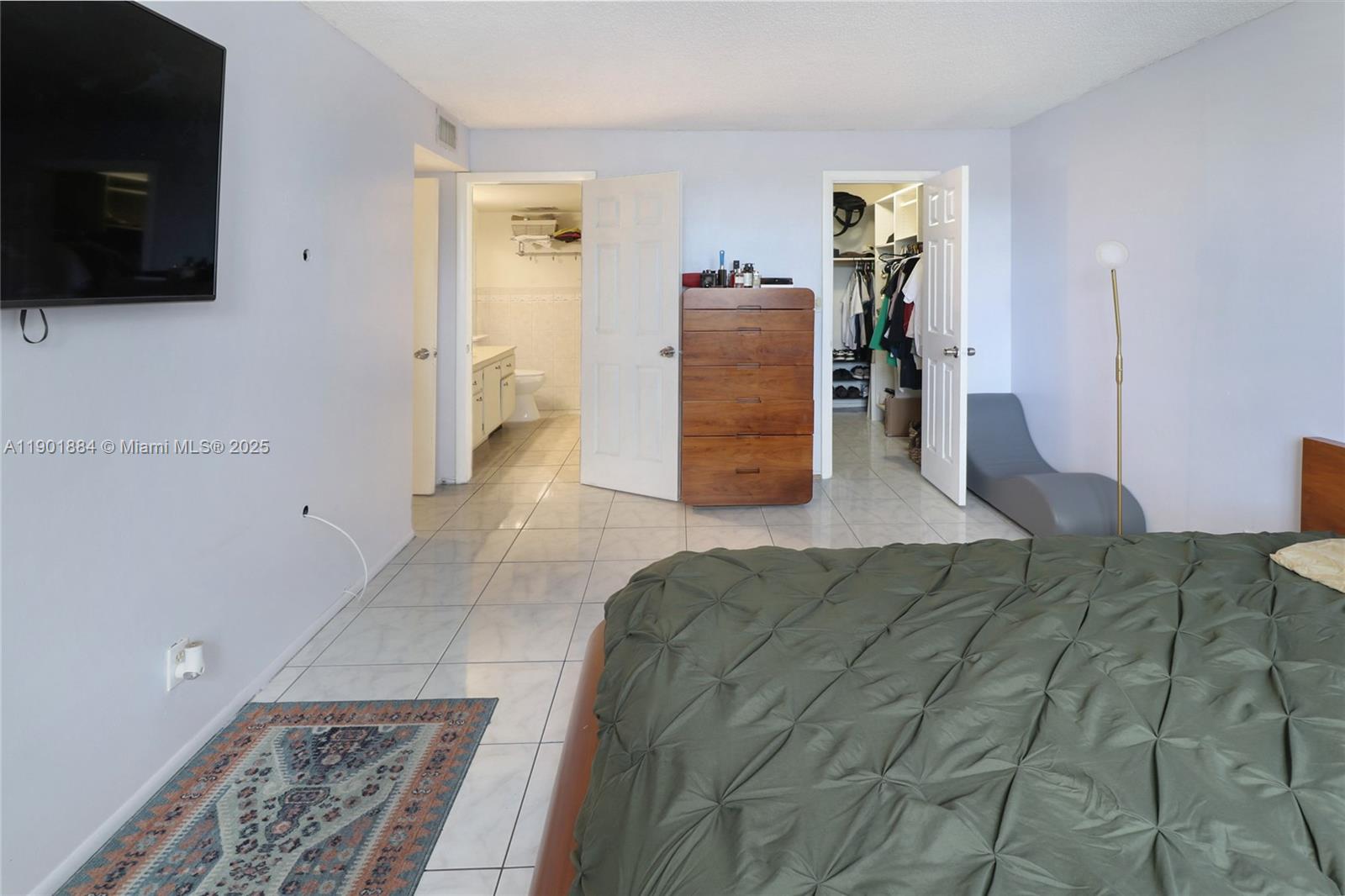 GATE THREE CONDO - Residential