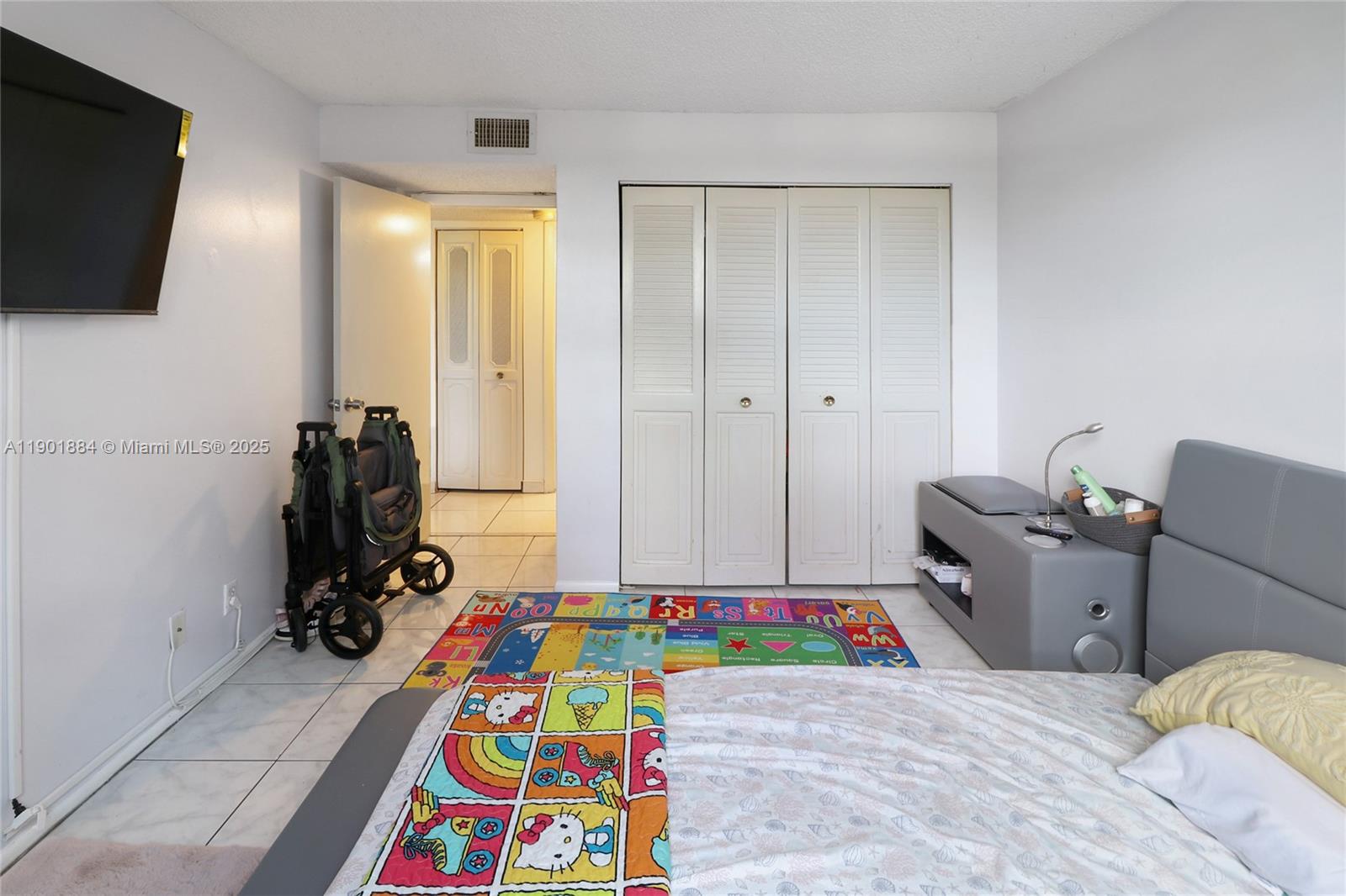 GATE THREE CONDO - Residential