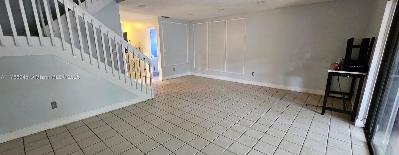945 SW 8th St 1