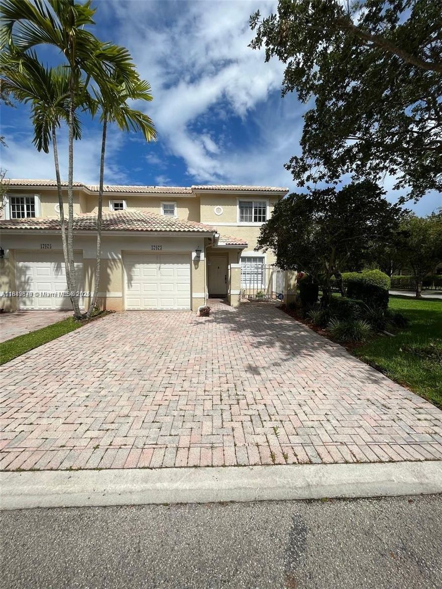 STOP LOOKING AND WELCOME HOME TO this tastefully UPGRADED 2/2/1 CORNER UNIT TOWNHOUSE!!! The
Location is a PLUS- close to shops, entertaining and dining. This stunning, upgraded townhome nestled in the
resort style gated community of The Landings @ Pembroke Isles is a must see. Completely Remodeled townhome
shows off an contemporary kitchen with granite counter tops and stainless steel appliances, spacious master suite with his and her closets and completely remodeled backyard. HOA includes alarm monitoring, lawn care, internet and Cable. The exclusive Club Pembroke Isles offers Fitness center, Covered picnic areas, Sauna, Tennis, Walking trails, Basketball, Swimming pools, Beach Volleyball, Fishing Pier, Boat Ramp and Racquetball. MAKE THIS YOUR
HOME