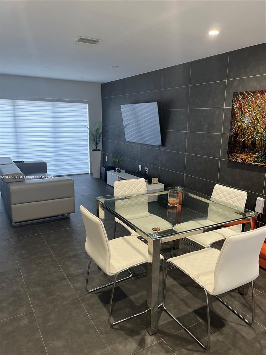 PEMBROKE ISLES 1 - Residential Lease