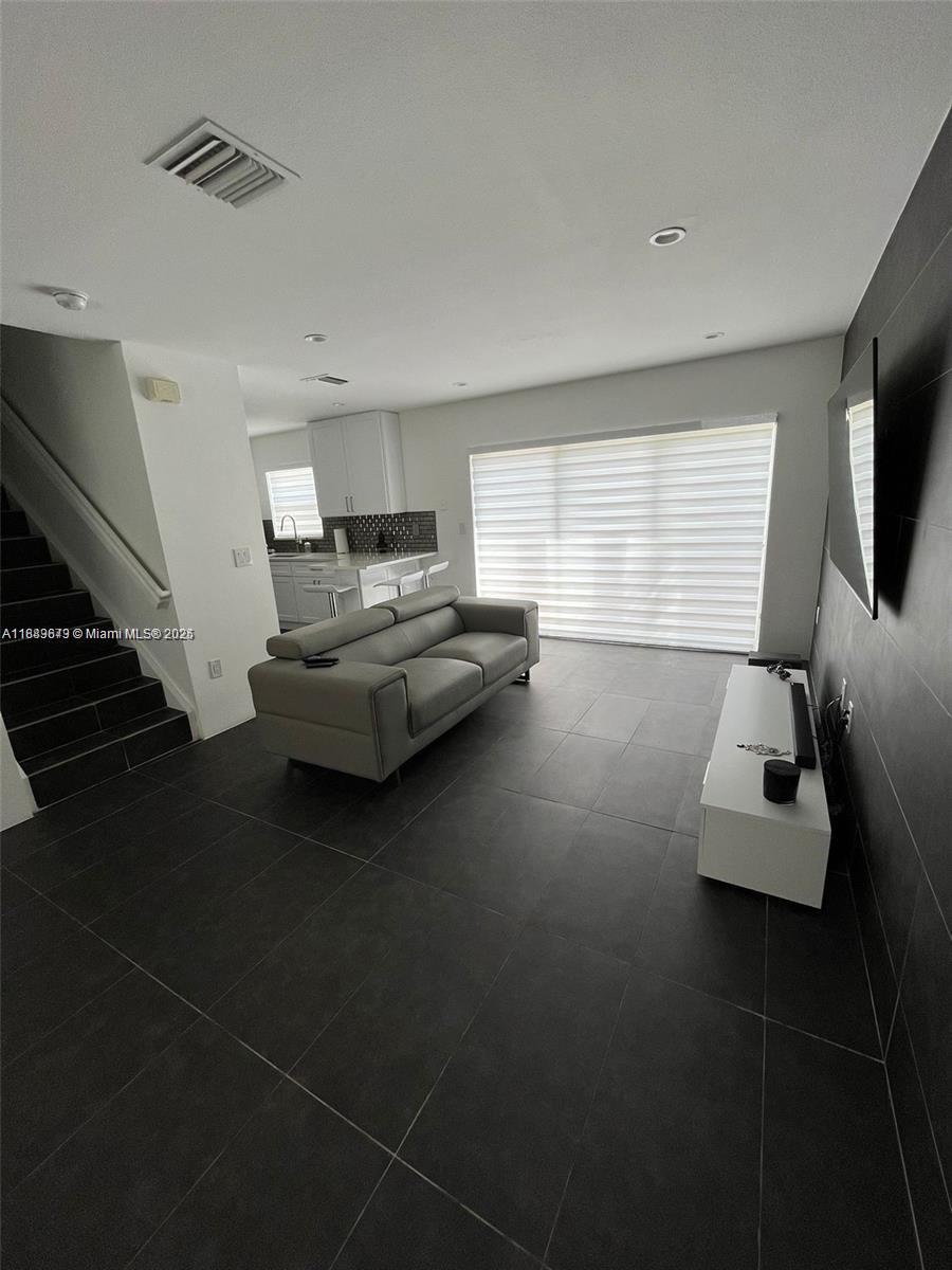PEMBROKE ISLES 1 - Residential Lease