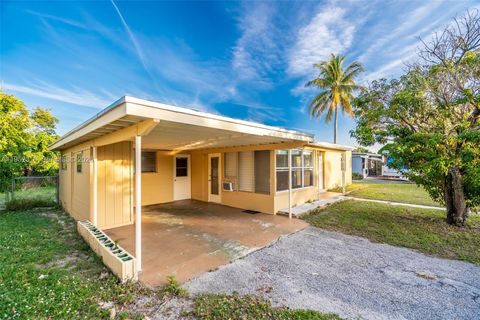 Photo of 5196 NE 19th Ave, Pompano Beach, FL 33064 (MLS # A11952316)