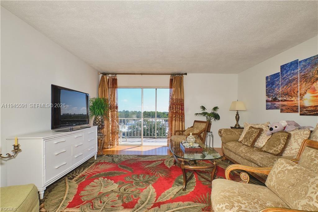 TOWERS CONDO - Residential