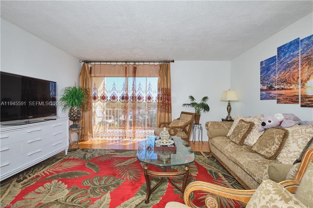 TOWERS CONDO - Residential