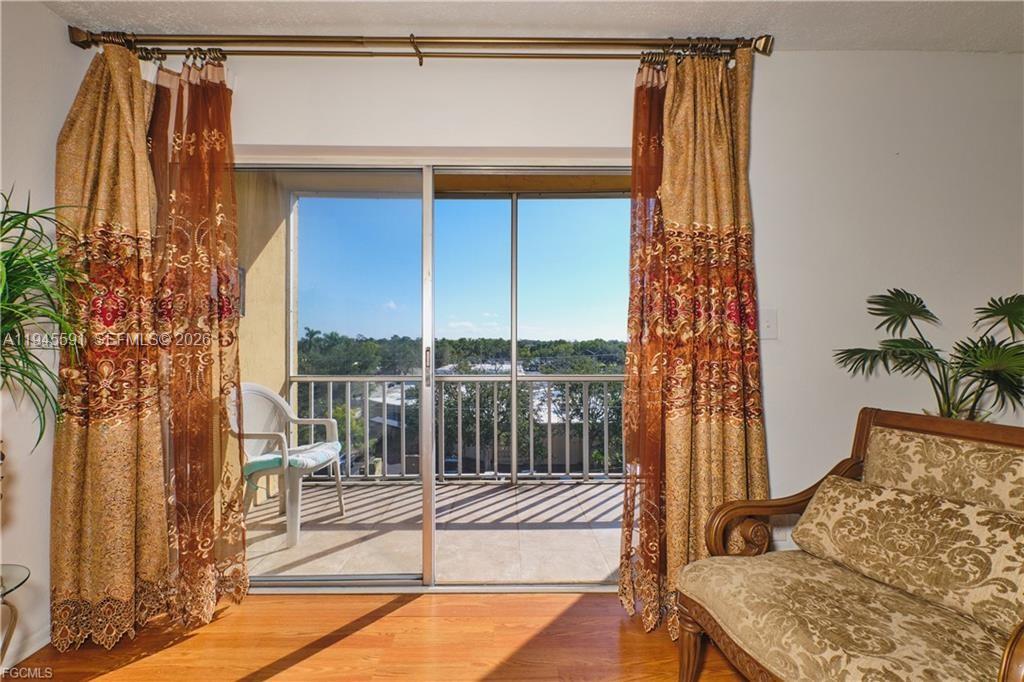 TOWERS CONDO - Residential