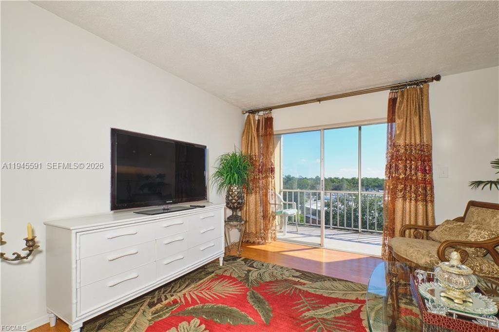 TOWERS CONDO - Residential