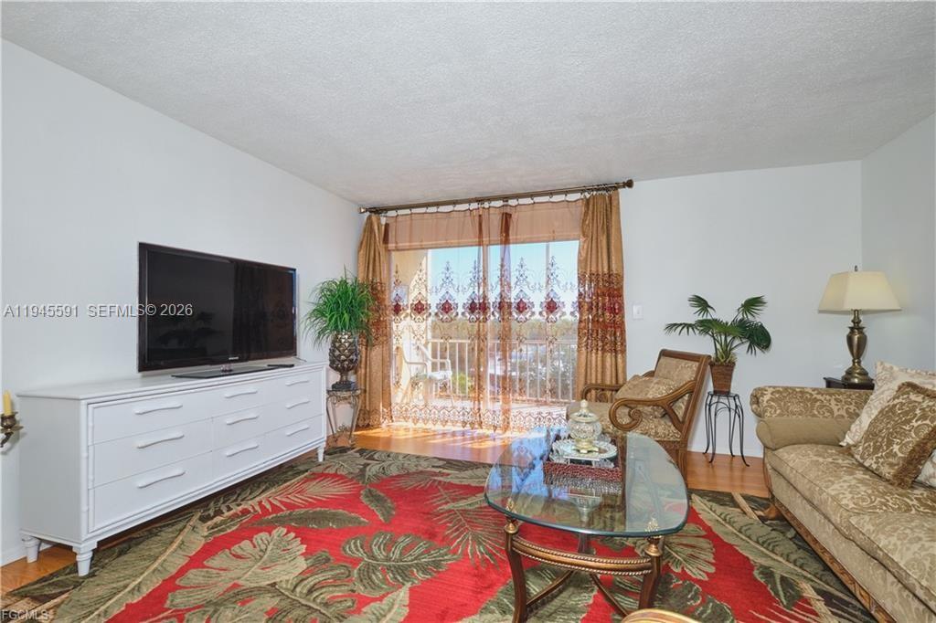 TOWERS CONDO - Residential