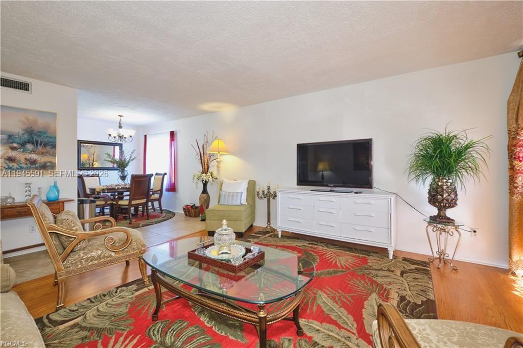 TOWERS CONDO - Residential