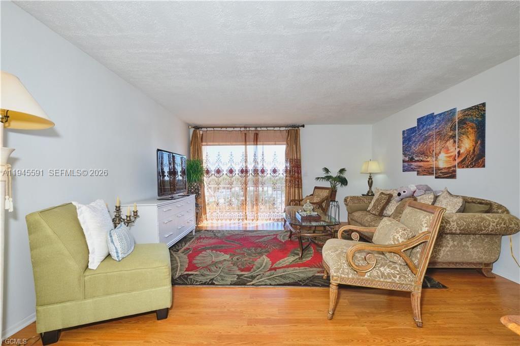 TOWERS CONDO - Residential