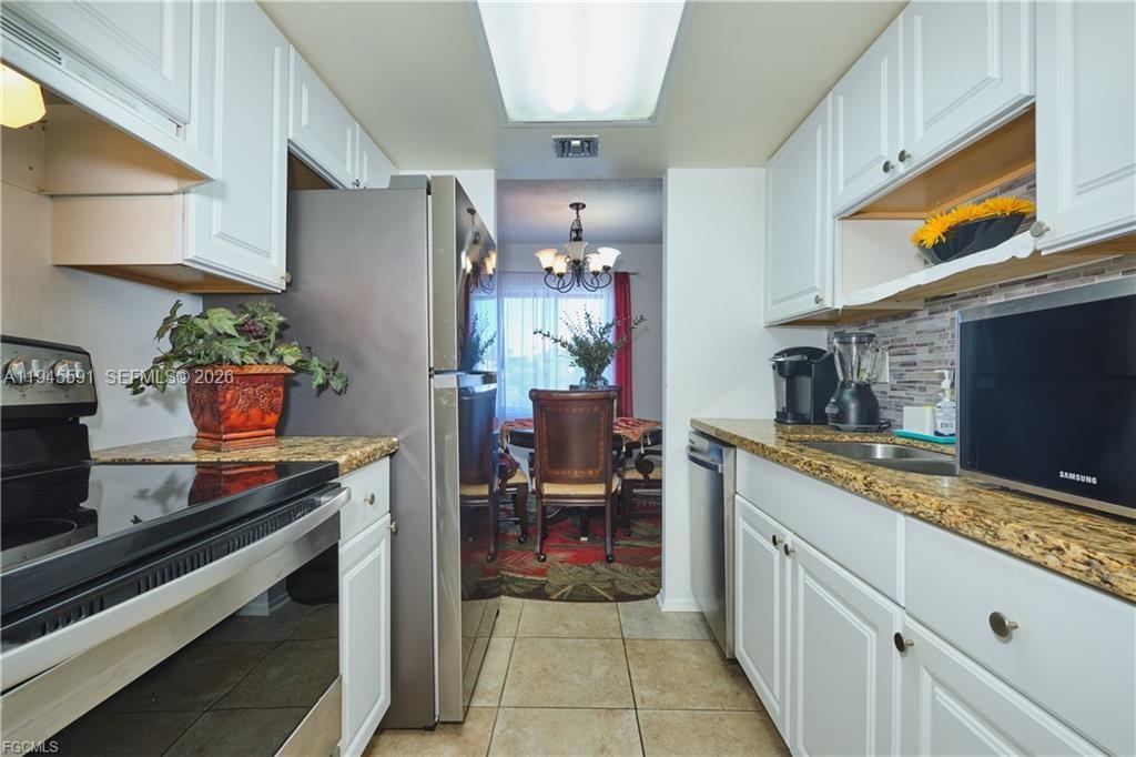 TOWERS CONDO - Residential