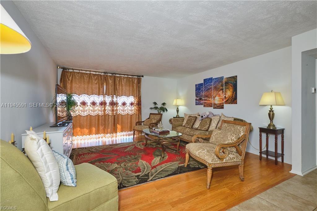 TOWERS CONDO - Residential