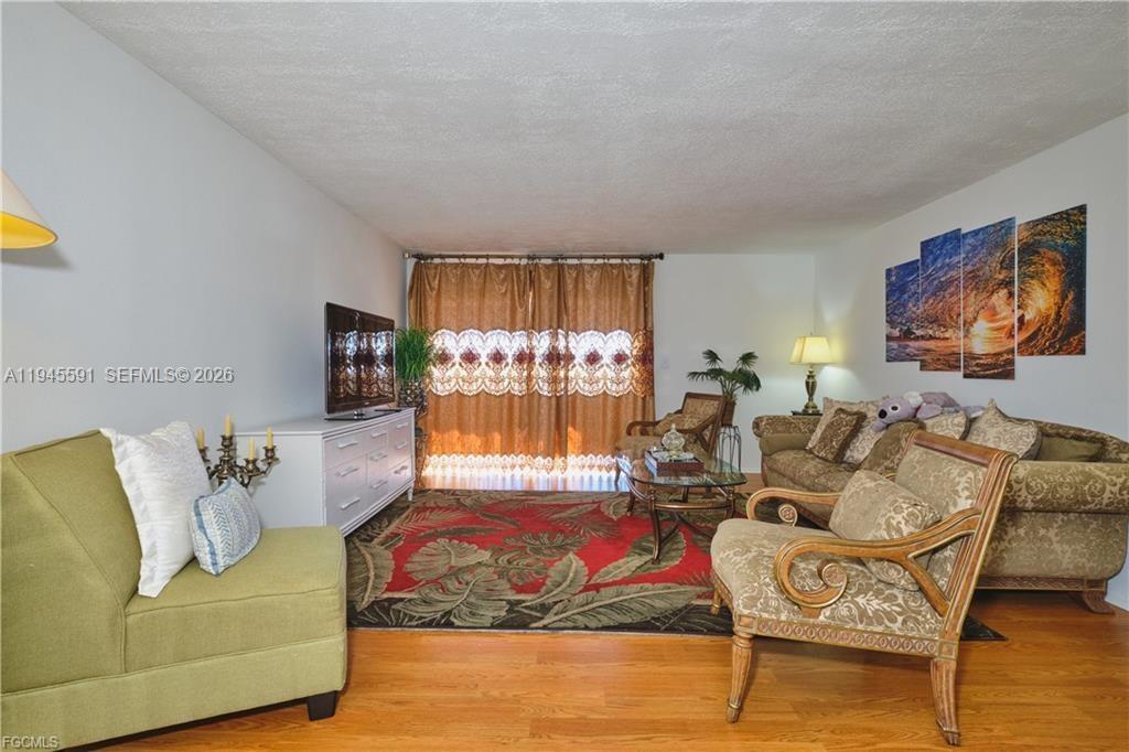 TOWERS CONDO - Residential