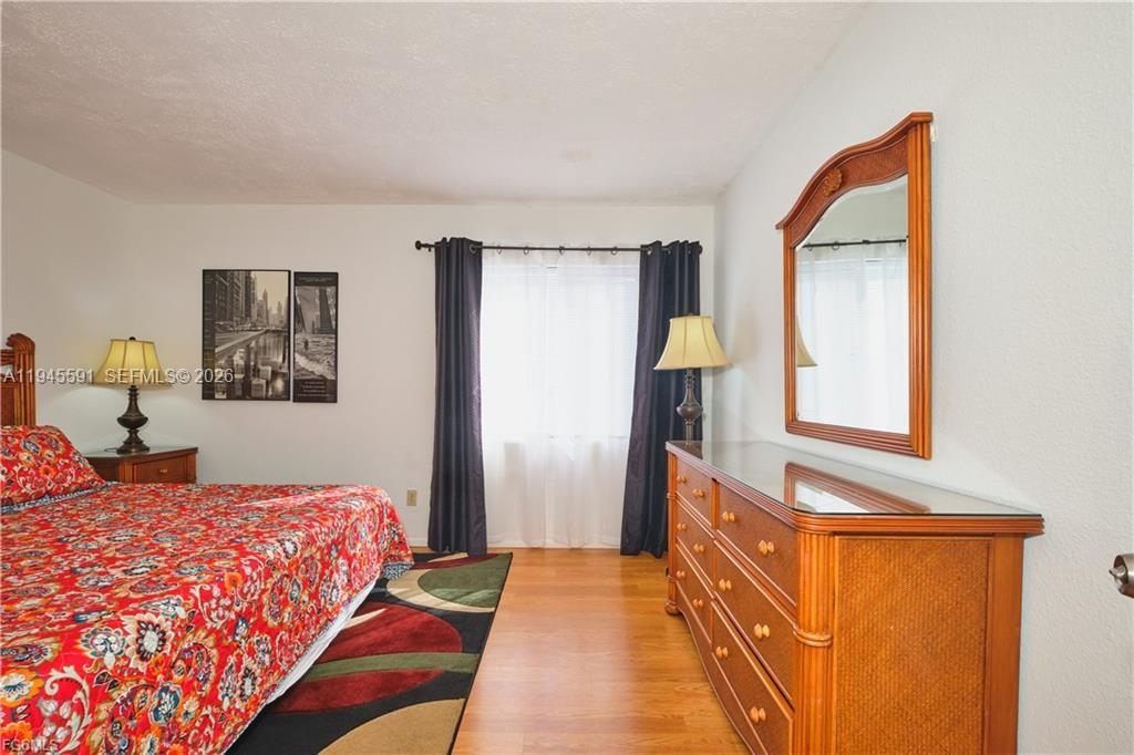 TOWERS CONDO - Residential