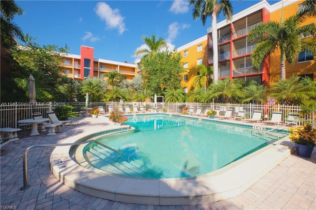 TOWERS CONDO - Residential