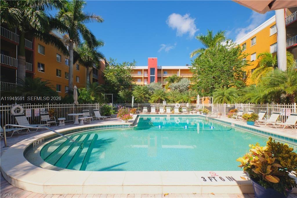 TOWERS CONDO - Residential